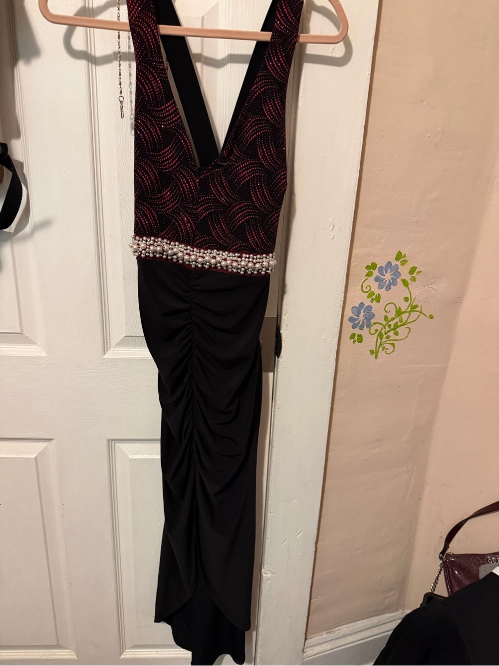 Elegant Black and Red V-Neck Evening Dress with Beaded Waist